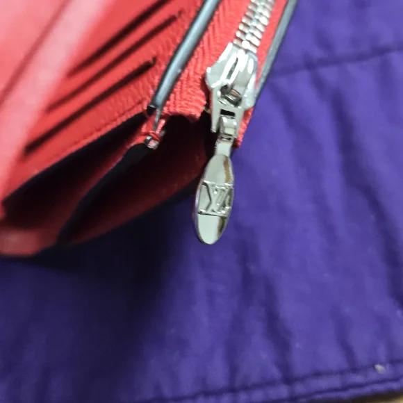 Louis Vuitton Red Epi Coquelicot Twist Lock Compact Wallet with Silver Logo - Picture 14 of 15
